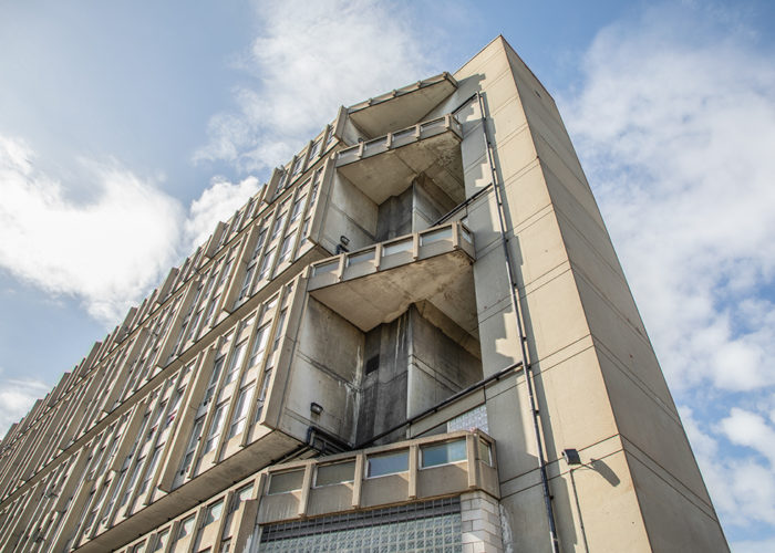 ROBIN HOOD GARDENS, LONDON, DESIGNED BY ALISON & PETER SMITHSON I © HEARTBRUT / KARIN HUNTER BÜRKI / 2019