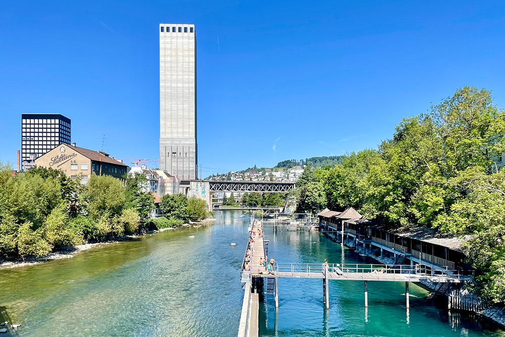 Unterer Letten, Swissmill Tower, Limmat, Zurich. © Karin Bürki. Explore more on Heartbrut.com
