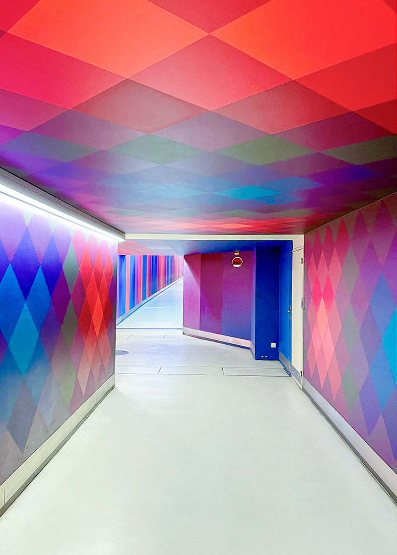 Panton-Tunnel, Verner Panton, Basel 1978. © Karin Bürki. Explore on Heartbrut.com