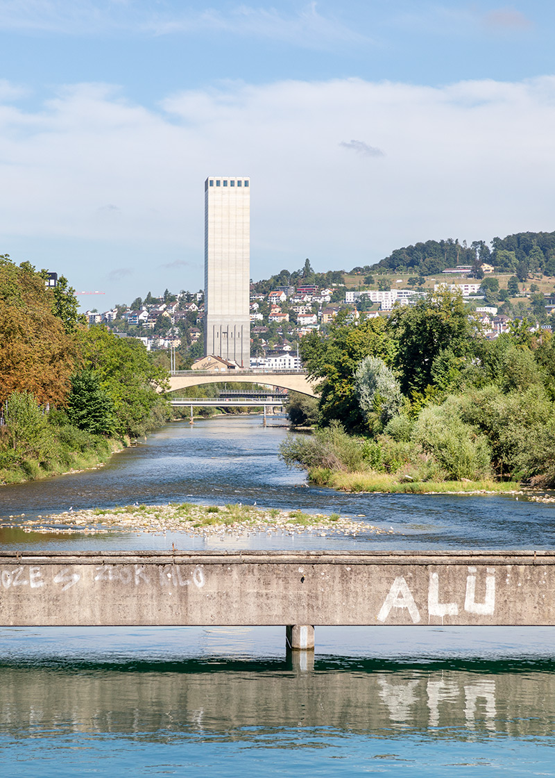 Drahtschmiedli-Steg, Lettenwehr, Swissmill Tower, Zurich. © Karin Bürki. Explore more on Heartbrut.com