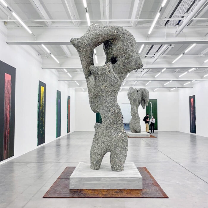 Ugo Rondinone, seen at Galerie Eva Presenhuber in Zurich, September 2021, © Karin Bürki. Explore more on Heartbrut.com