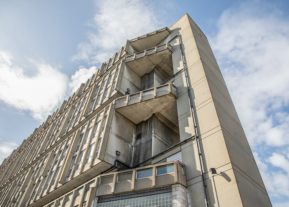 ROBIN HOOD GARDENS, LONDON, DESIGNED BY ALISON & PETER SMITHSON I © HEARTBRUT / KARIN HUNTER BÜRKI / 2019