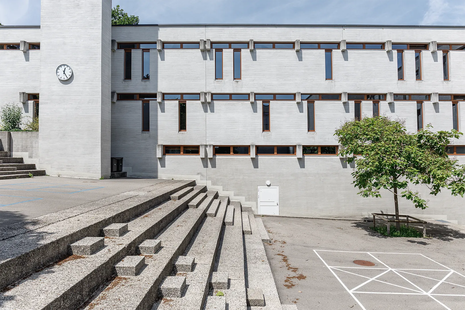 Schule Stettbach, Esther + Rudolf Guyer, Swiss brutalism icon, © Karin Bürki. Explore more on Heartbrut.com