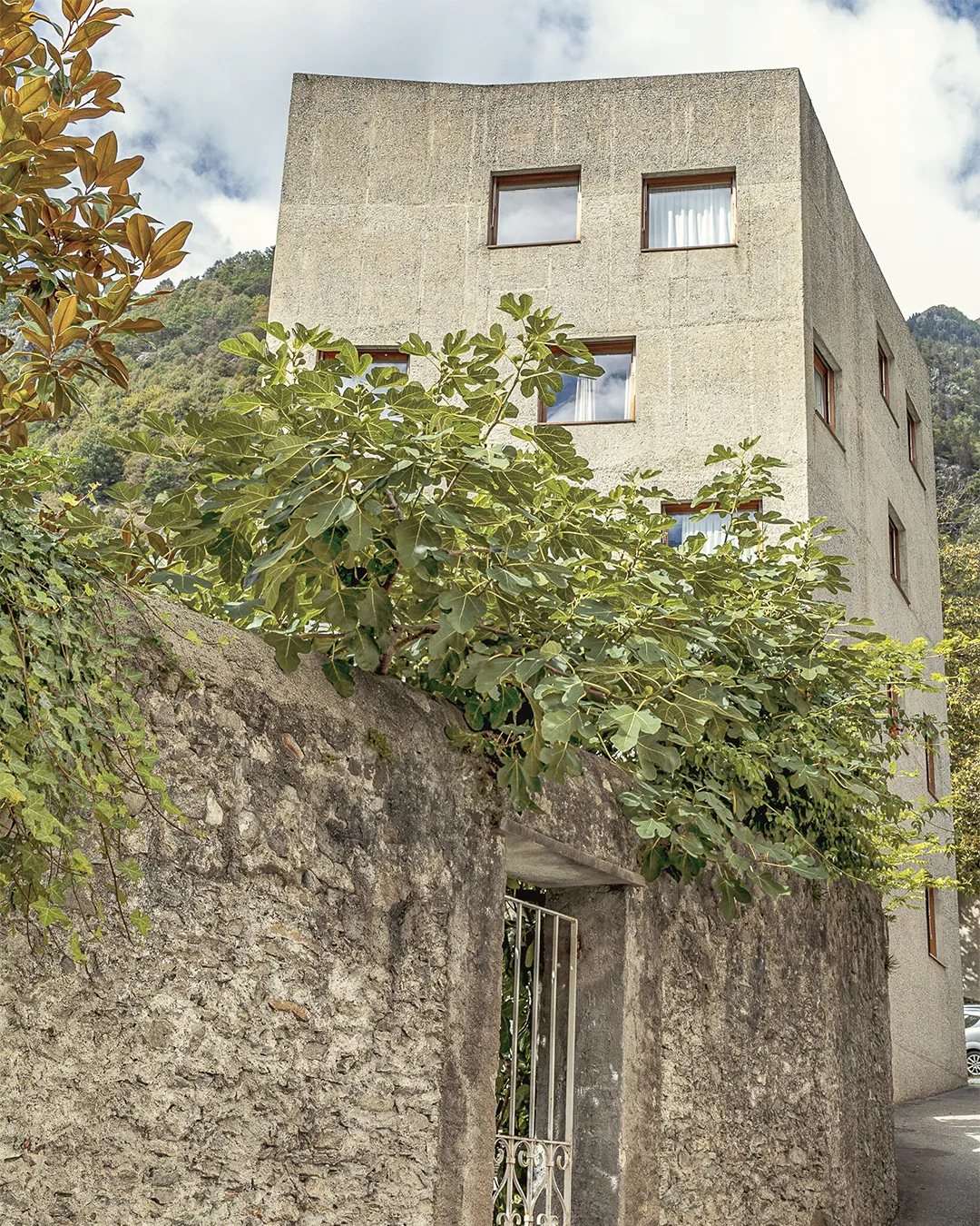Roccolo, Miller & Maranta, Swiss neo brutalism, © Karin Bürki. Explore more on Heartbrut.com