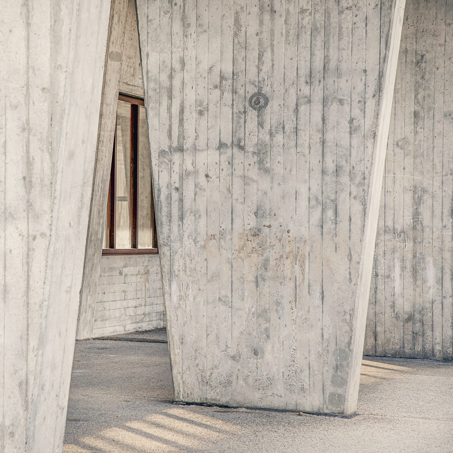 Unteraffoltern II, Swiss brutalism icon in Zurich, © Karin Bürki. Explore more on Heartbrut.com