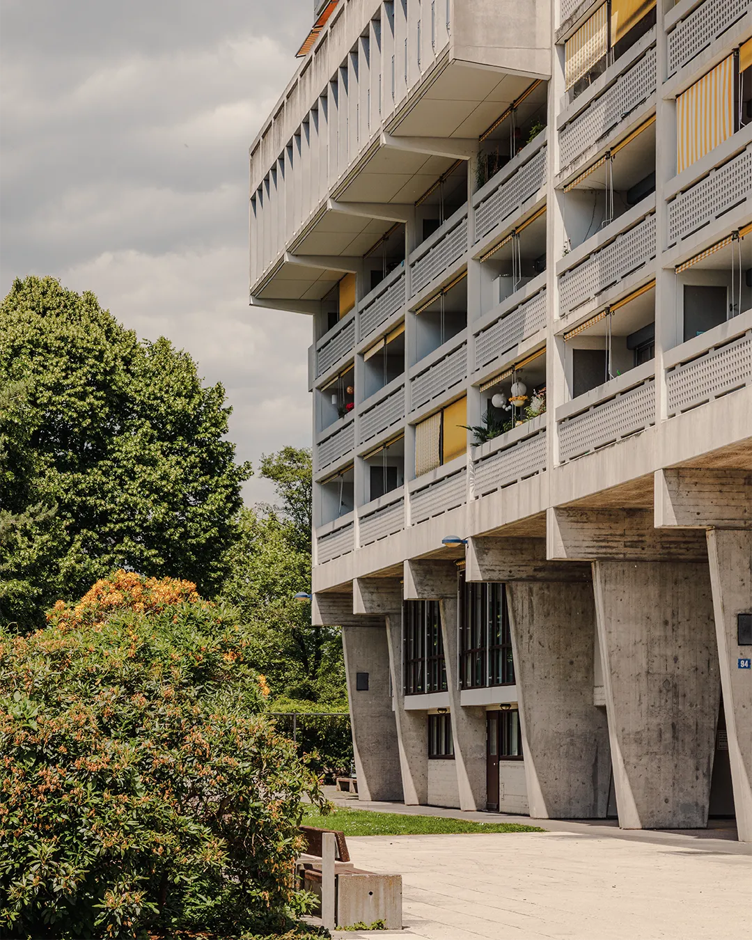 Unteraffoltern II, Swiss brutalism icon in Zurich, © Karin Bürki. Explore more on Heartbrut.com