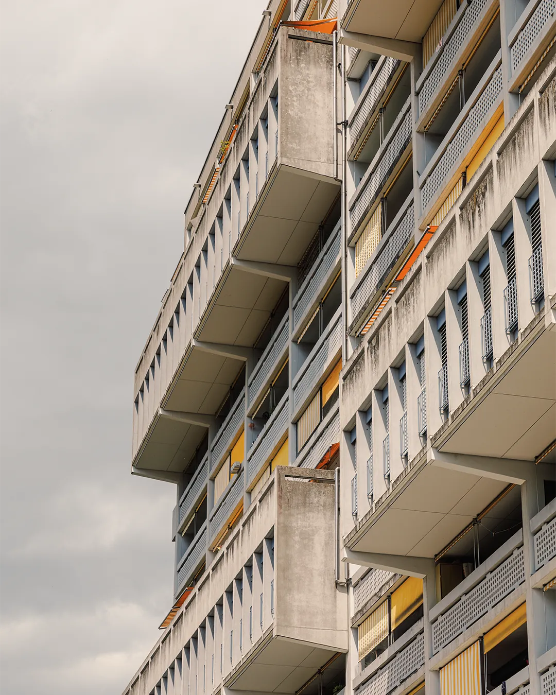 Unteraffoltern II, Swiss brutalism icon in Zurich, © Karin Bürki. Explore more on Heartbrut.com