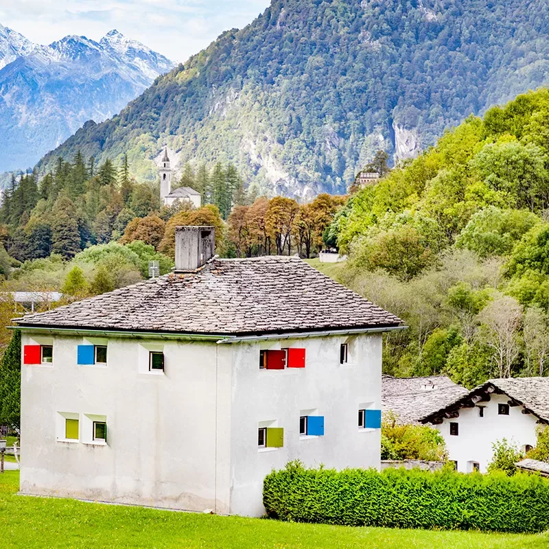 Haus Vogelbacher, Pierre Zoelly, Stampa, Bregaglia, Graubünden. Schweizer Brutalismus, Mehr auf Heartbrut.com